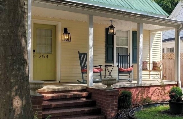 Cottage Downtown Aiken*Horse Events*Pet Friendly*Polo*Golf