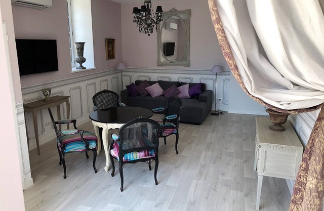 Cottage du chateau for 4 people – 90 M²- 2 bedrooms – 2 bathrooms – pool