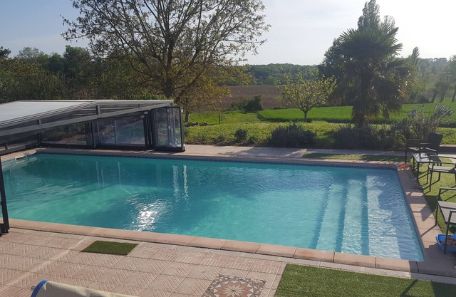 Cottage in the countryside with swimming pool