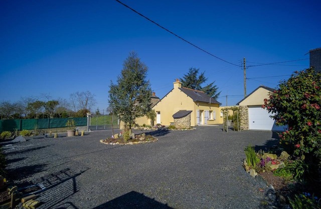 Cottage 'Gîte Des Huttes' with Private Terrace, Private Garden and Wi-Fi