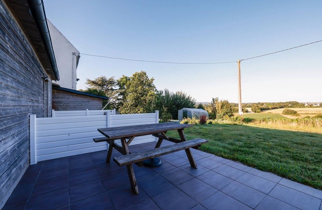 Cottage 'Gite L'hermine' with Private Terrace, Shared Garden and Wi-Fi