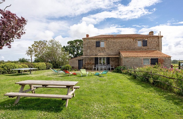 Cottage 'Gite Le Figuier' with Private Terrace, Private Garden and Wi-Fi