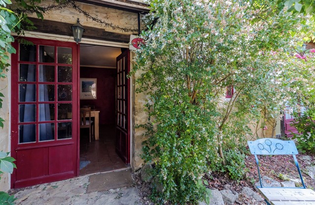 Cottage 'Gite Lune' with Shared Pool, Private Terrace and Wi-Fi