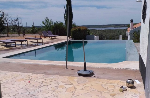 Cottage "Herdade Fonte Ferreira - Oliveiras" with Lake View, Pool, A/C, Wi-Fi & Garden