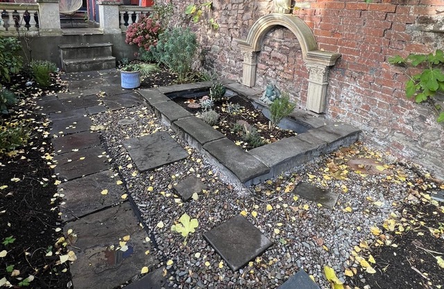 Cottage hideaway in central Bristol with garden