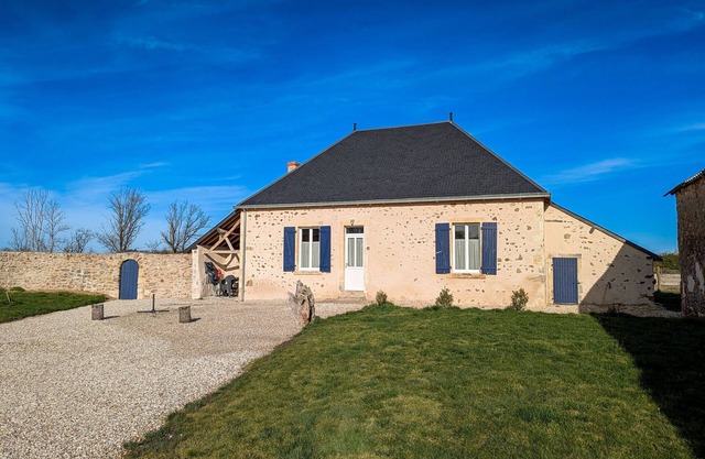 Cottage in Brenne Park with garden, terrace and parking