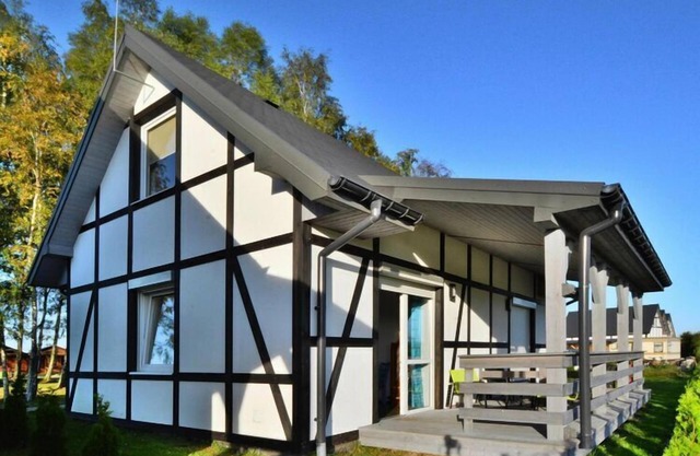 Cottage in Jarosławiec near Tropicana Park