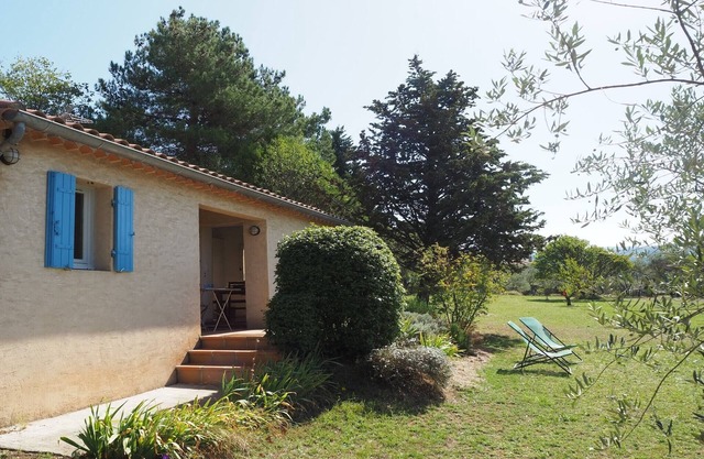 Cottage in Luberon near Apt Market