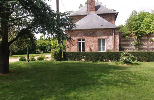 Cottage in the countryside and 15 from the sea