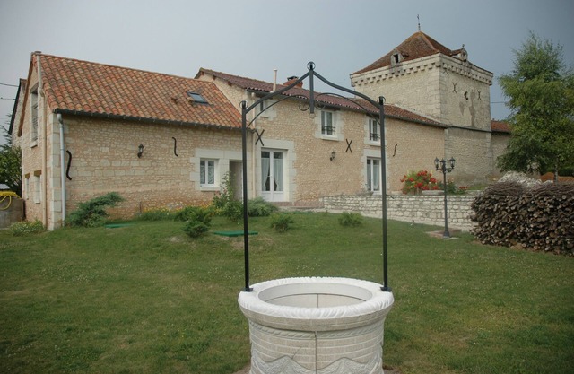 Cottage in the small Miltière, St. Christopher. 40 min from Futuroscope