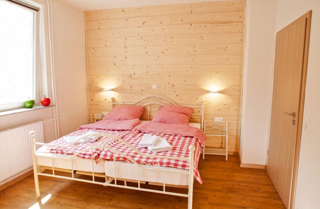 Cottage in the Rinnetal: Apartment Rotkäppchen, wheelchair accessible, with garden