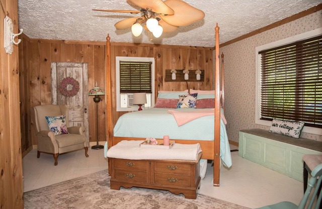 Cottage in the Woods- "Hummingbird"- 2mi from Ricketts Glen falls trailhead!