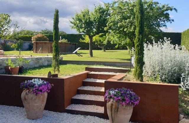 Cottage "La cour joyeuse" with a painter'studio