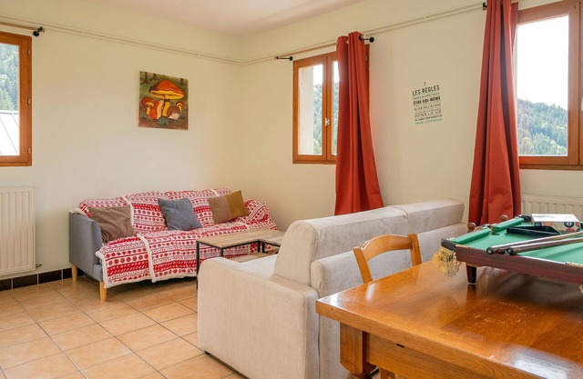 Cottage "La Ferme de l’Ours" with Mountain View, Private Terrace and Wi-Fi