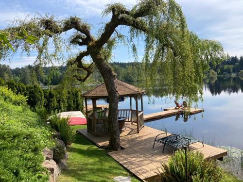 Cottage Lake Bed and Breakfast