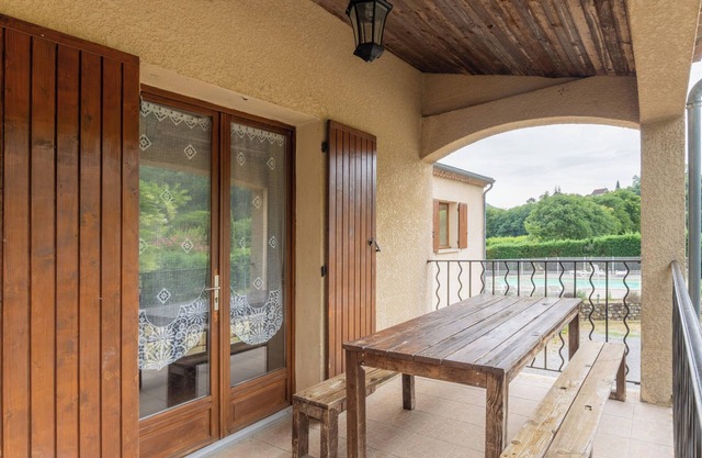 Cottage 'Les Sources Gite Cabernet' with Shared Pool, Private Terrace and Air Conditioning