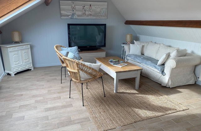 Cottage Loft 2 to 6 people, (if necessary + rooms)