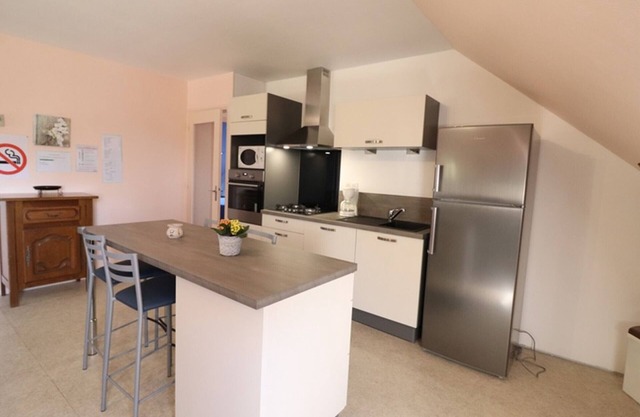 Cottage near Lake Saint-Etienne Cantalès, 3 bedrooms, water activities, pets allowed
