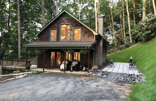 Cottage on 7 acres between West Jefferson and Boone. Pet Friendly HighSpeed Int