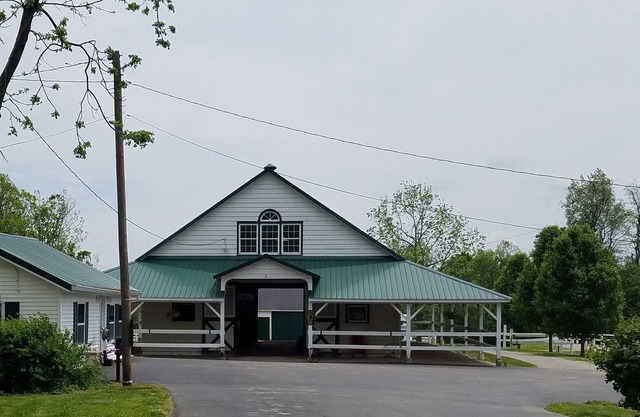 Cottage on a thoroughbred farm, close to the Horse Park, Downtown, or Keeneland