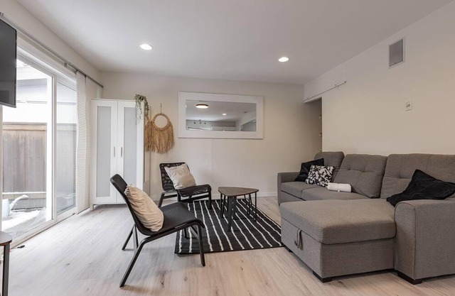 Cottage on Bear Claw Estate , Close to great outdoor activities