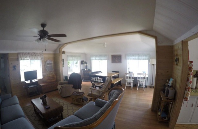 Cottage on Bob's Lake - 3 Bedrooms, Private Boat Launch, Great Fishing