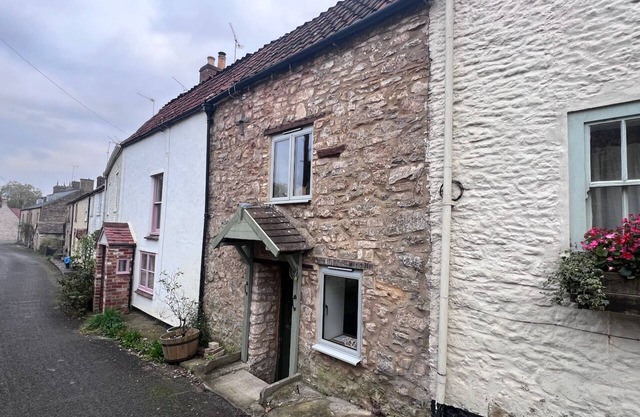 Cottage on Brook -> Castle, Walks, Shop & Cafe
