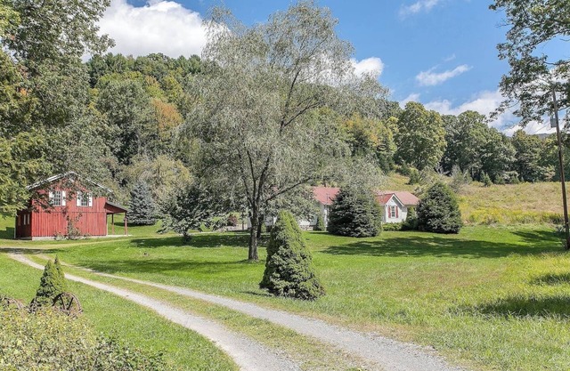 Cottage on Creeper Trail with Wide Open Acreage