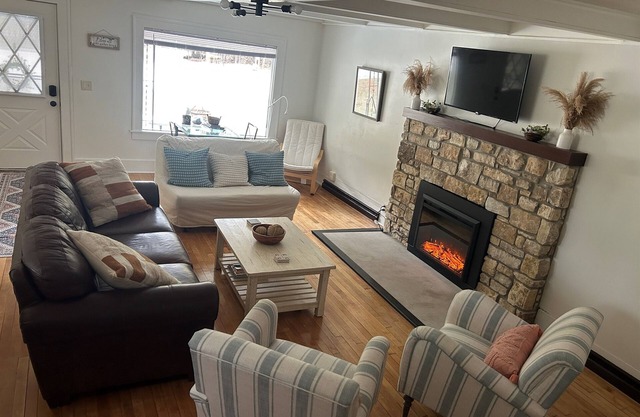 "Cottage on The Lake" 3BD/2Bath (Jacksonport)