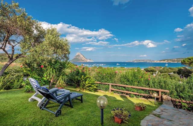 Cottage Porto Taverna, 80 m from the Beach with Private Terrace & Garden