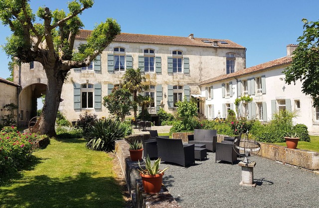 Cottage (sleeps 4) at Domaine de Chantageasse, a 17th century estate with pool