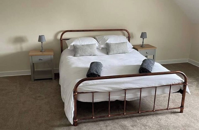 Cottage - Sleeps 6 - Garden - Parking