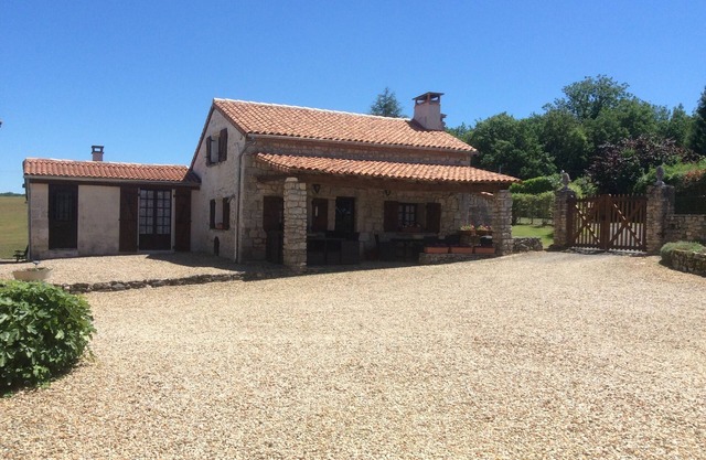 Cottage with Heated Salt water pool in private & peaceful setting.
