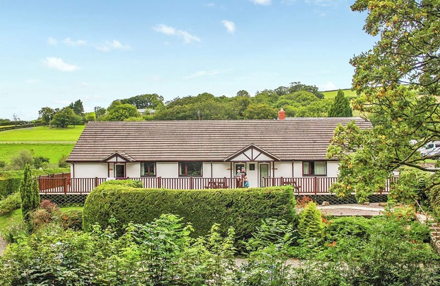 Cottage with one double and two twin.