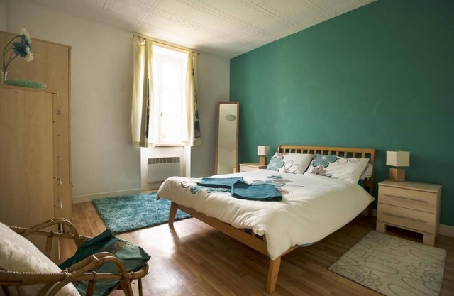 Cottages in the countryside with above ground pool and 5 hectares of land