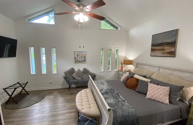 Cotton District | Historic | King Bed