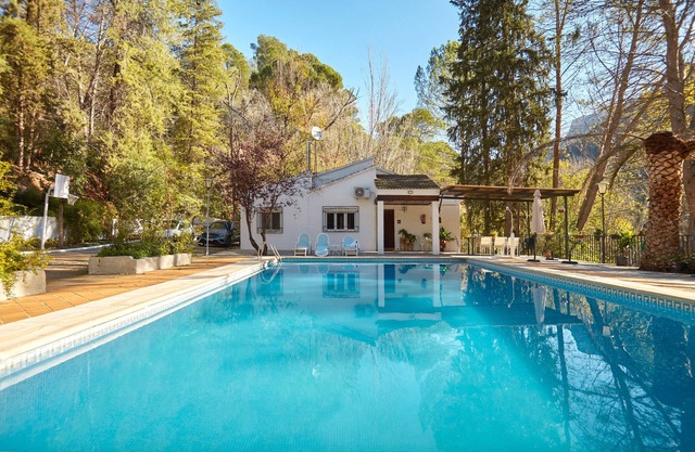 Country House 'Casa Arroyo Colmenar' with Mountain View, Pool and Air Conditioning