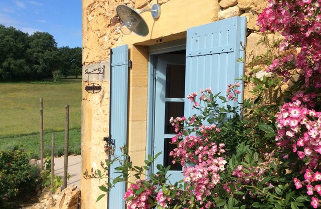 Country apartment in the heart of the Dordogne - small, beautiful, sunny