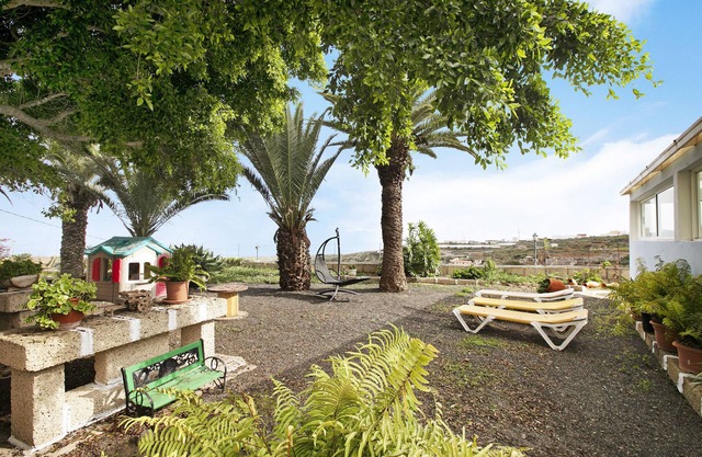 Country House 'Finca Imoses Bailon' with Pool, Private Terrace and Wi-Fi