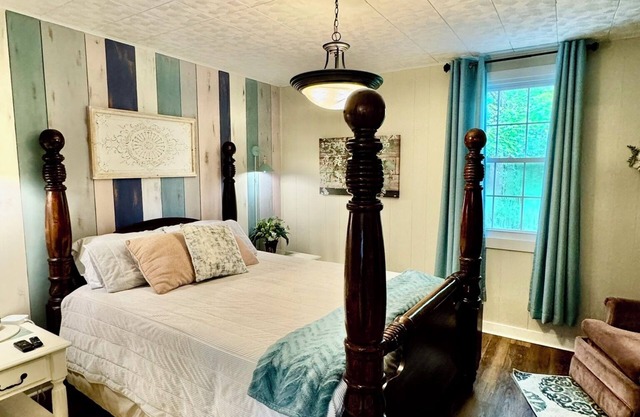 Country Escape Home in the Woods- Chesapeake, VA