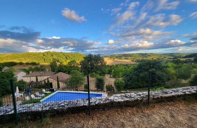 Country house, quiet location, private pool. Country house. Magnificent view.