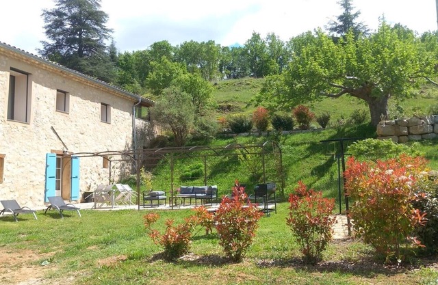 Country gite near Sisteron for 2 to 4 people (3-star rating).