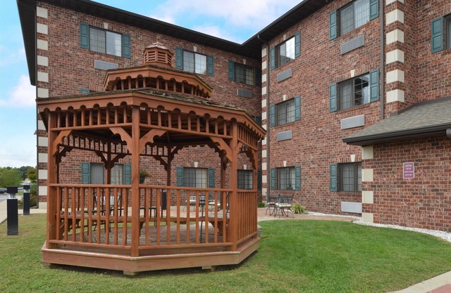 Country Hearth Inn & Suites Edwardsville St. Louis