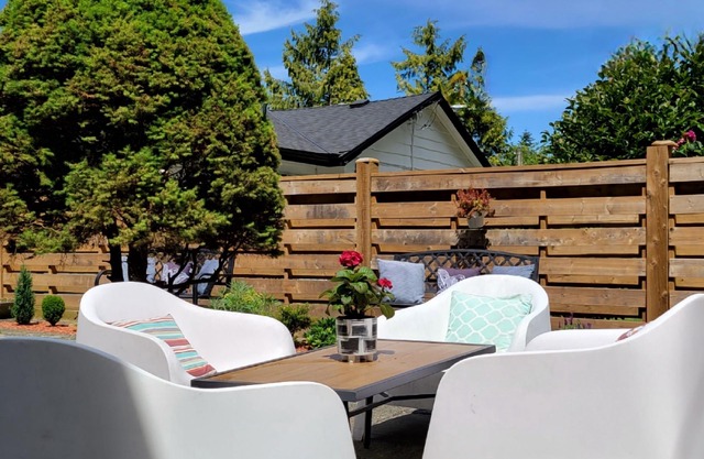 COUNTRY HEXAGON HUT - Walk to Winery & Berry Farm - Fort Langley