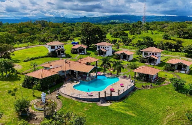 Country Hills Las Lajas