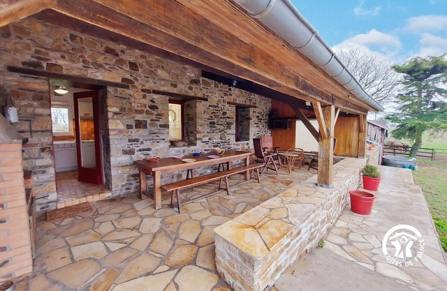 Country house with terrace and fireplace, accessible for PRM, near water activities