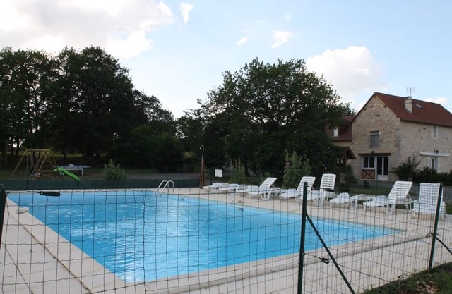 country holiday home - Azerat Thenon