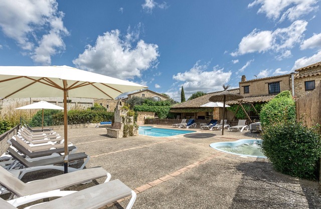 Country House 'Casa Rural La Pallissa Con Piscina' with Mountain View, Shared Pool and Wi-Fi