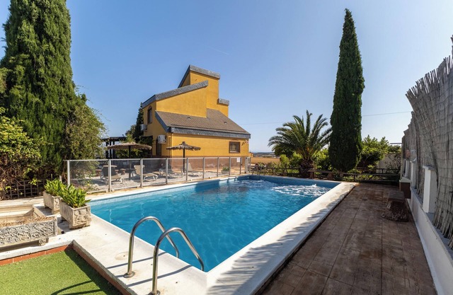 Country House 'El Mirador De Calalberche' with Mountain View, Wi-Fi and Air Conditioning