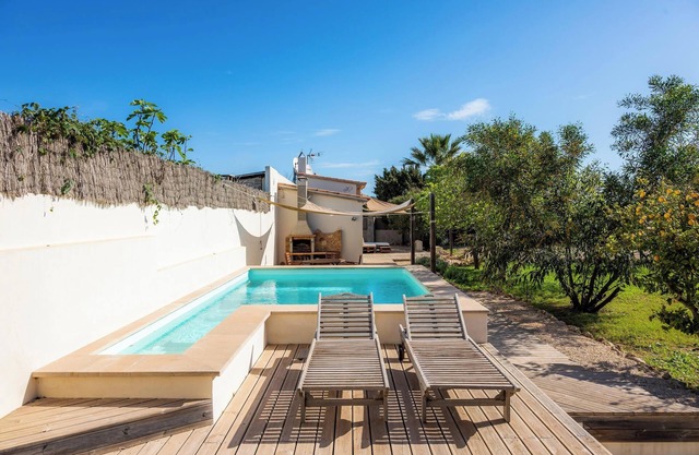 Country house 'Finca Es Canyaret' with mountain views, pool and garden